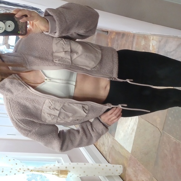 NWT Lavender Purple Cropped Fleece & Faux Fur Sherpa Big Pockets Zip-Up Jacket - Picture 6 of 13